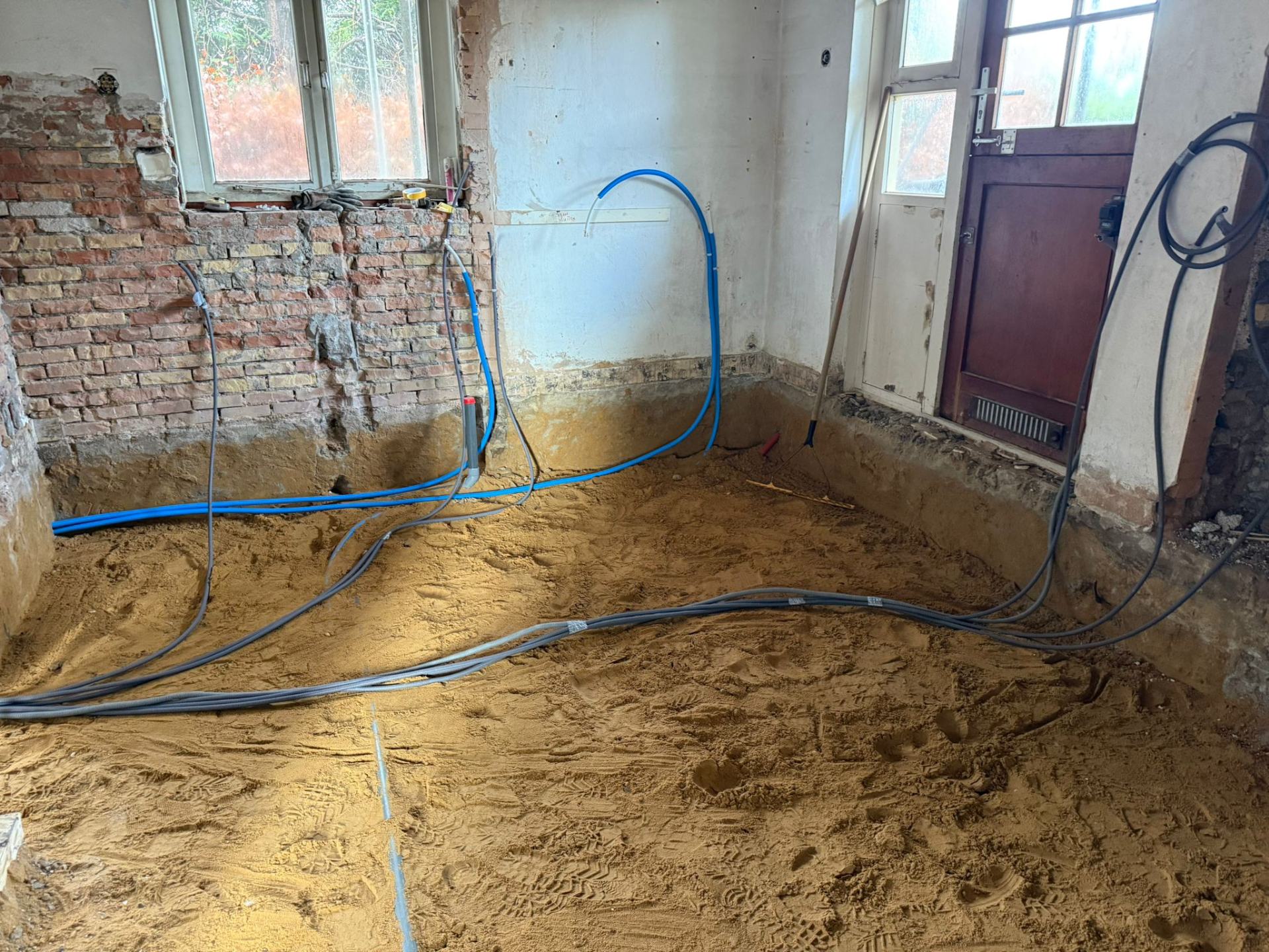 Elektrabekabeling in de vloer tijdens nieuwbouw